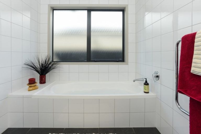 Photo of property in 87 Merlot Drive, Greenmeadows, Napier, 4112