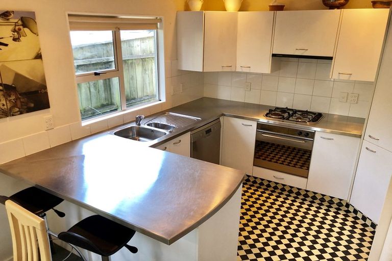 Photo of property in 3/60 Pirie Street, Mount Victoria, Wellington, 6011