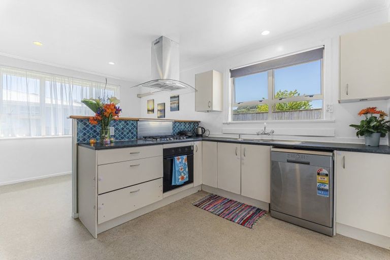 Photo of property in 14 Tohora Place, Spotswood, New Plymouth, 4310