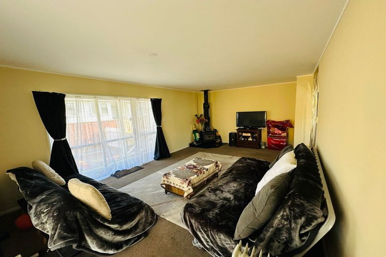 Photo of property in 1 Randwick Crescent, Moera, Lower Hutt, 5010