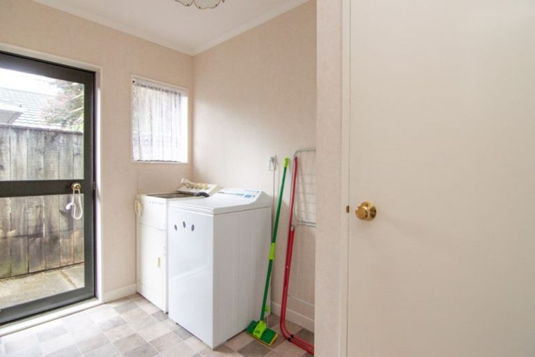 Photo of property in 14 Rosebank Avenue, Kelvin Grove, Palmerston North, 4414