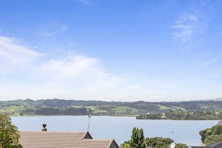 Photo of property in 16 Fenton Terrace, Cockle Bay, Auckland, 2014