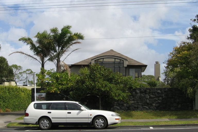 Photo of property in 1/148 East Coast Road, Forrest Hill, Auckland, 0620