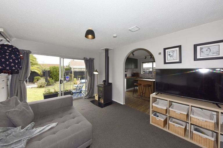 Photo of property in 2/50 Valecrest Avenue, Parklands, Christchurch, 8083