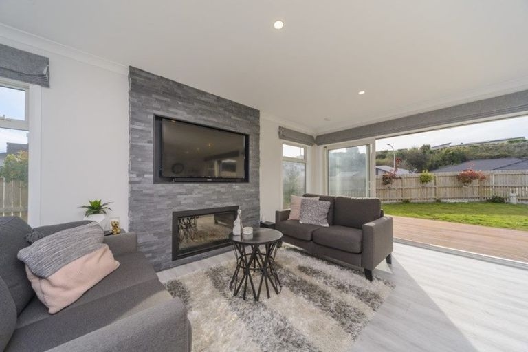 Photo of property in 28 Serenity Crescent, Kelvin Grove, Palmerston North, 4414