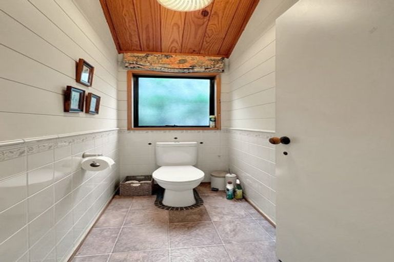 Photo of property in 123 Marine Parade, Eastbourne, Lower Hutt, 5013