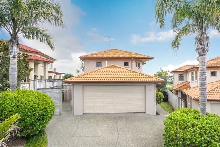 Photo of property in 8/126 Whangaparaoa Road, Red Beach, 0932