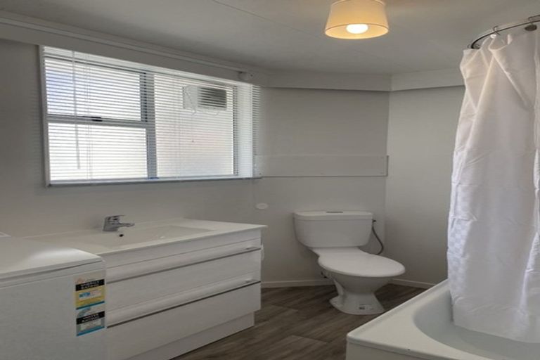 Photo of property in 5 Hawker Street, Mount Victoria, Wellington, 6011