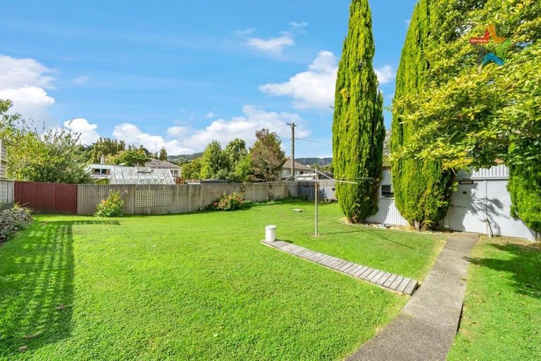 Photo of property in 5 Rawhiti Street, Stokes Valley, Lower Hutt, 5019