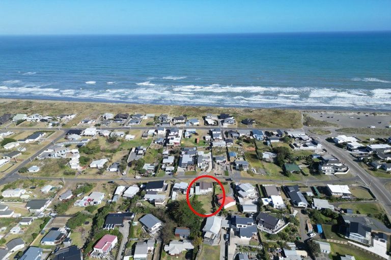 Photo of property in 13 Nelson Street, Foxton Beach, Foxton, 4815