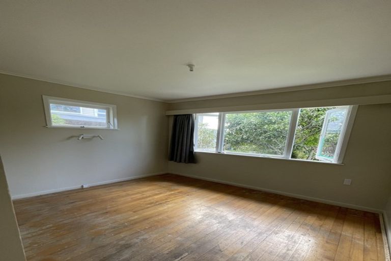 Photo of property in 8 Barron Drive, Green Bay, Auckland, 0604