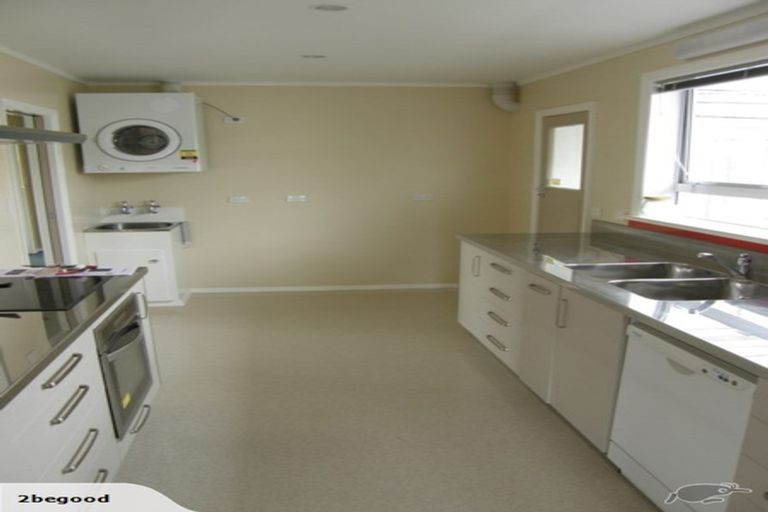 Photo of property in 37 Ranui Terrace, Tawa, Wellington, 5028