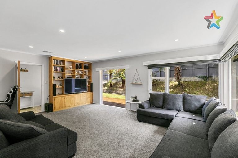 Photo of property in 258 Grounsell Crescent, Belmont, Lower Hutt, 5010