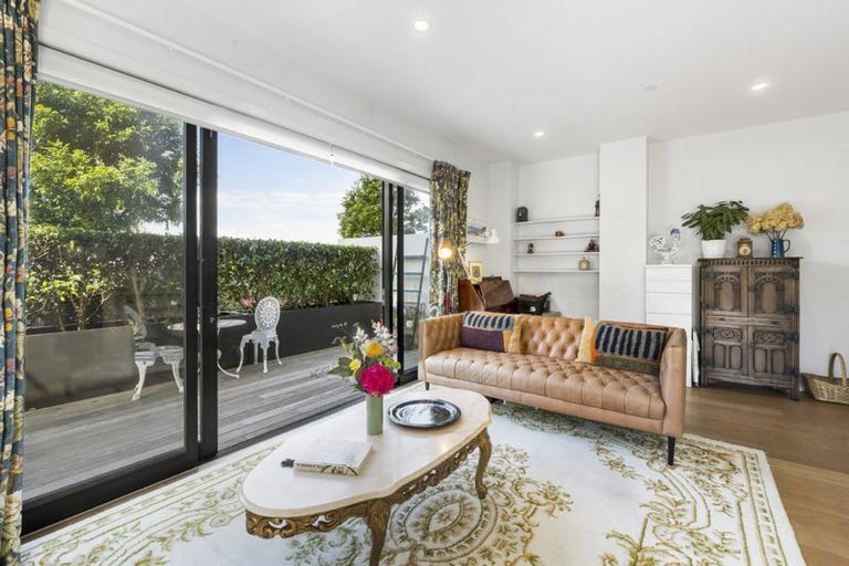 Photo of property in Frank Sargeson Apts, 4/80g Anzac Street, Takapuna, Auckland, 0622