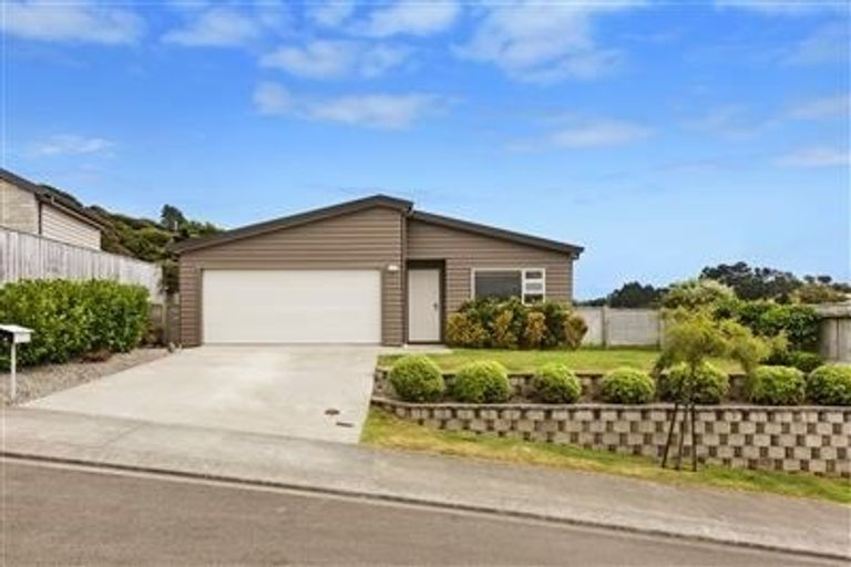 Photo of property in 4 Gennaker Lane, Whitby, Porirua, 5024