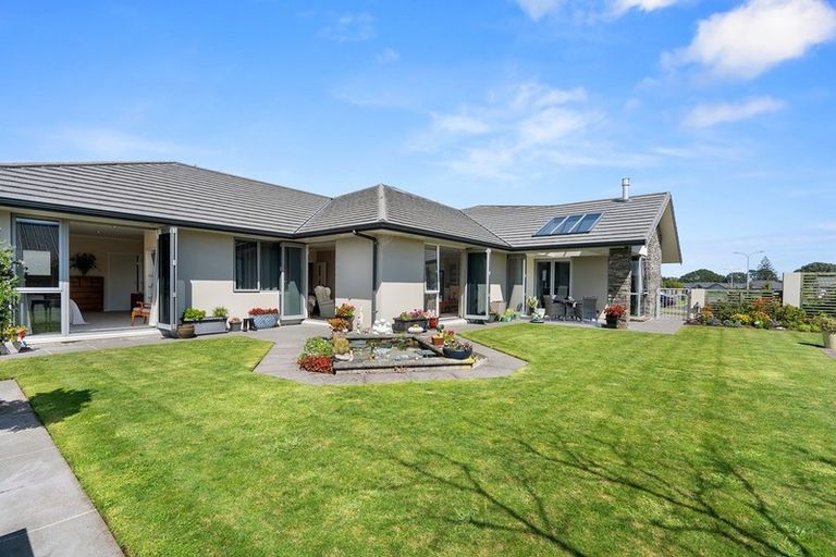 Photo of property in 12 Gleneagles Way, Waiwhakaiho, New Plymouth, 4312