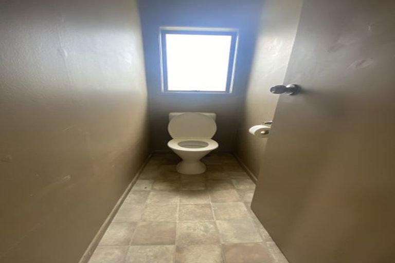 Photo of property in 16 Palmers Road, Clendon Park, Auckland, 2103