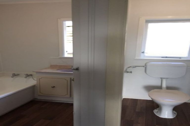 Photo of property in 13 Beswick Place, Birkdale, Auckland, 0626