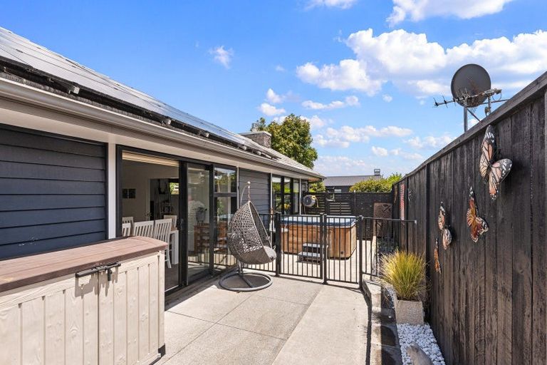 Photo of property in 15 Pohutukawa Parade, Riverhead, 0820