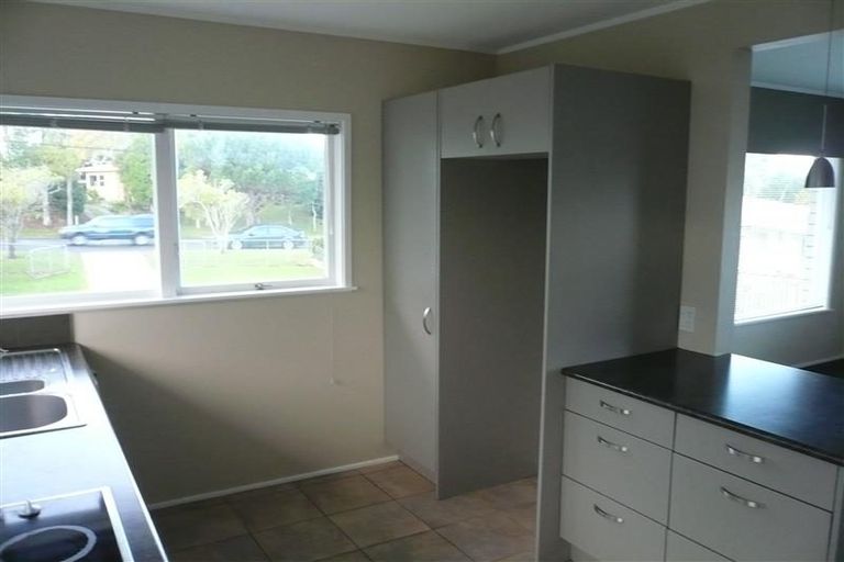 Photo of property in 1/66 Becroft Drive, Forrest Hill, Auckland, 0620