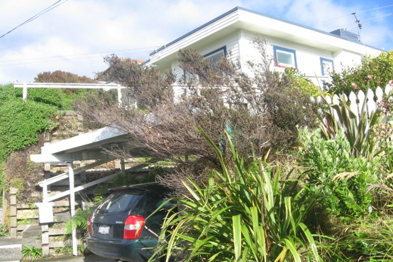 Photo of property in 17 Maungaraki Road, Korokoro, Lower Hutt, 5012