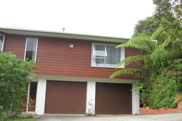 Photo of property in 3 Newnham Court, Tawa, Wellington, 5028