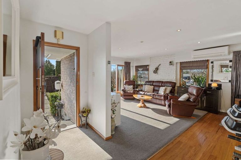 Photo of property in 305 Lake Terrace Road, Shirley, Christchurch, 8061