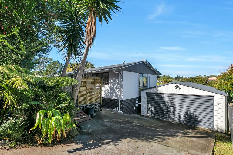 Photo of property in 2/109 Oreil Avenue, West Harbour, Auckland, 0618