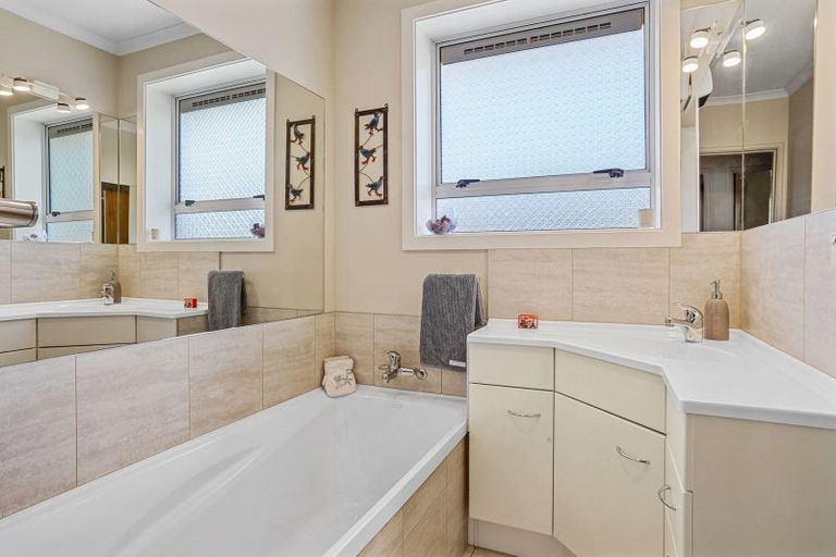 Photo of property in 14 Hilldale Place, Hillsborough, Christchurch, 8022