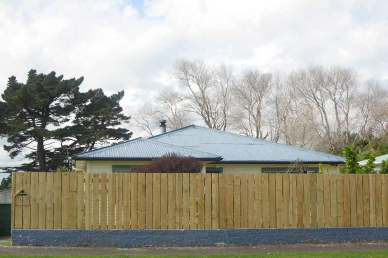 Photo of property in 60 Woodleigh Street, Frankleigh Park, New Plymouth, 4310