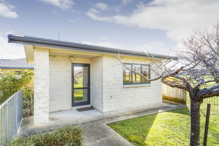 Photo of property in 16 Daniel Place, Kelvin Grove, Palmerston North, 4414