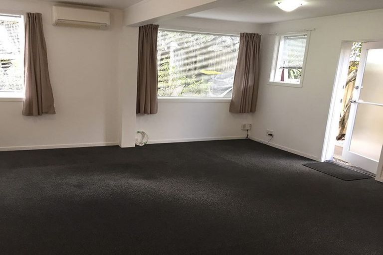 Photo of property in 2/82 Forrest Hill Road, Forrest Hill, Auckland, 0620