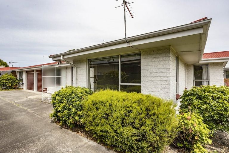 Photo of property in 1/318 Main North Road, Redwood, Christchurch, 8051