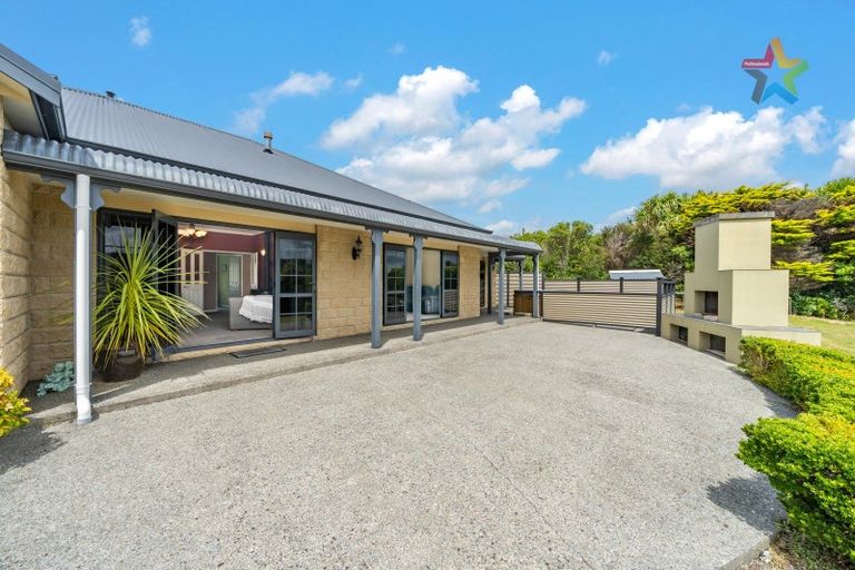 Photo of property in 6a Marua Palm Grove, Timberlea, Upper Hutt, 5018