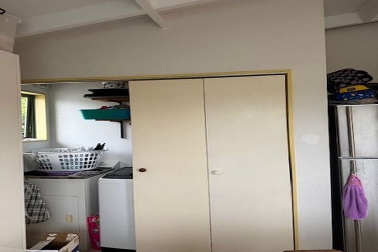 Photo of property in 16 Totaravale Drive, Totara Vale, Auckland, 0629