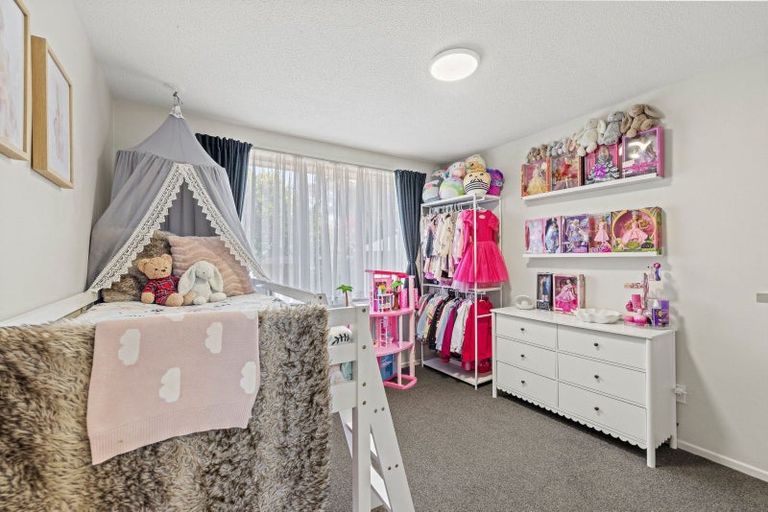 Photo of property in 21 Besant Place, Avondale, Christchurch, 8061