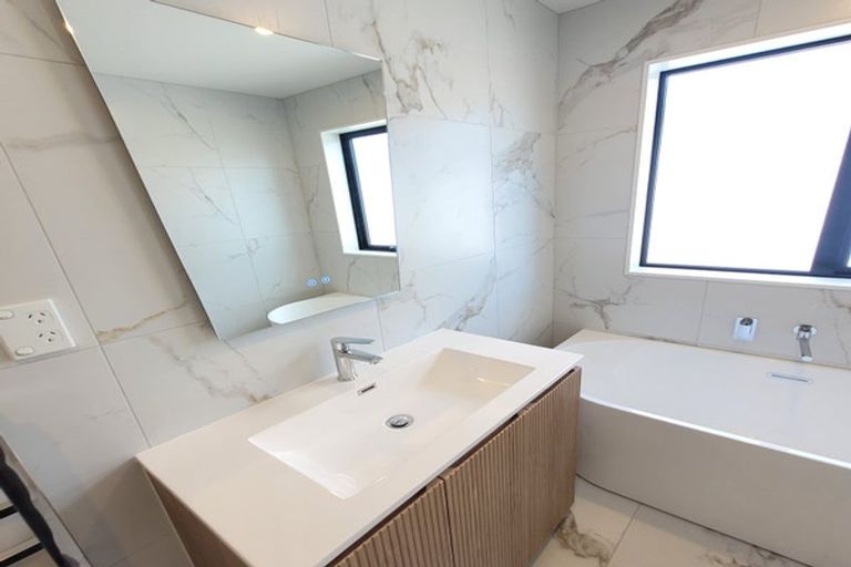 Photo of property in 76c Chartwell Avenue, Glenfield, Auckland, 0629