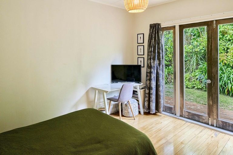 Photo of property in 11 Alexandra Road, Roseneath, Wellington, 6021