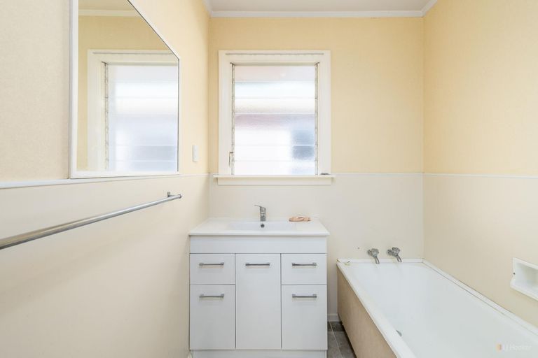 Photo of property in 30 Hughes Street, Waimate, 7924