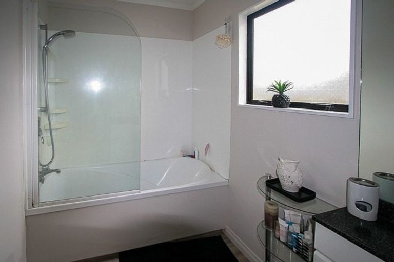 Photo of property in 2 Bracken Street, Petone, Lower Hutt, 5012