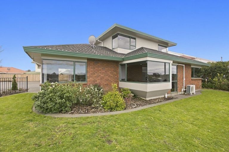 Photo of property in 9 Sandel Rise, Merrilands, New Plymouth, 4312