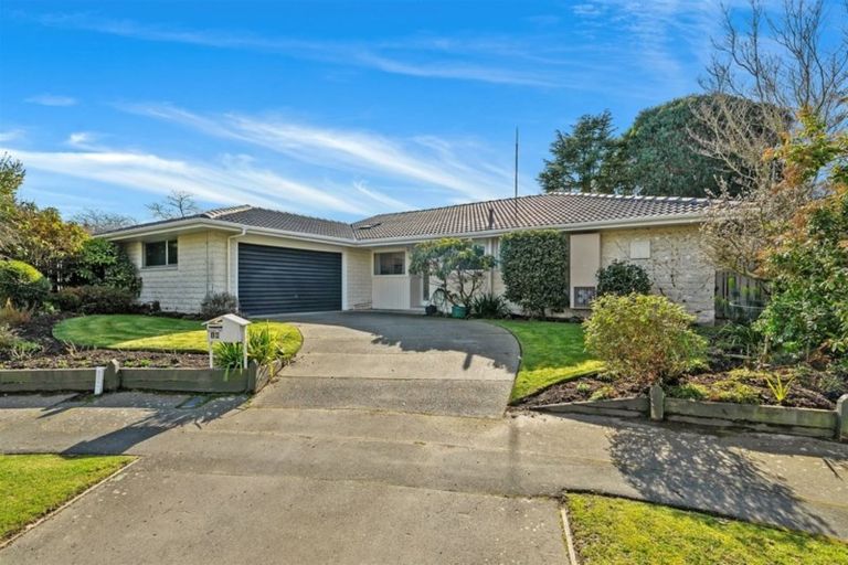 Photo of property in 16 Stormont Place, Avonhead, Christchurch, 8042