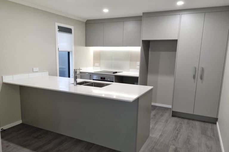 Photo of property in 6e Te Whiti Grove, Waterloo, Lower Hutt, 5011