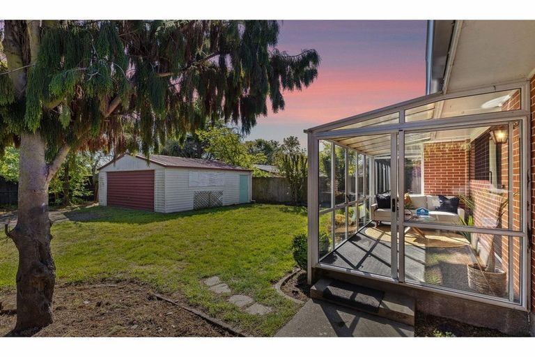 Photo of property in 1/100 Prestons Road, Redwood, Christchurch, 8051