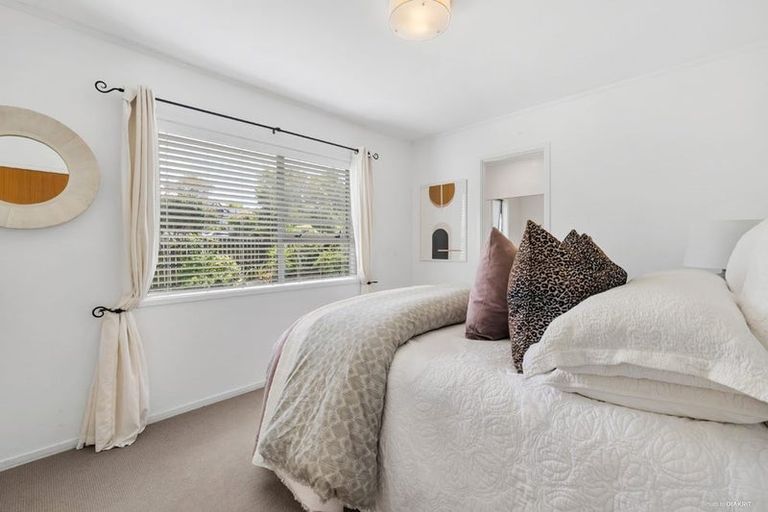 Photo of property in 17 Curacao Place, Half Moon Bay, Auckland, 2012