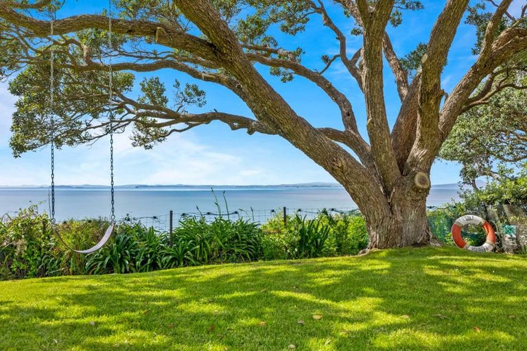 Photo of property in 43 Tiri Road, Manly, Whangaparaoa, 0930