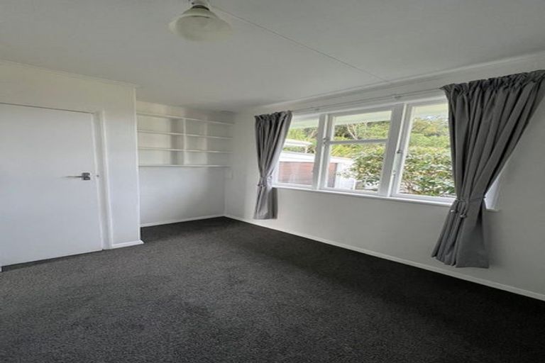 Photo of property in 100 Helston Road, Paparangi, Wellington, 6037