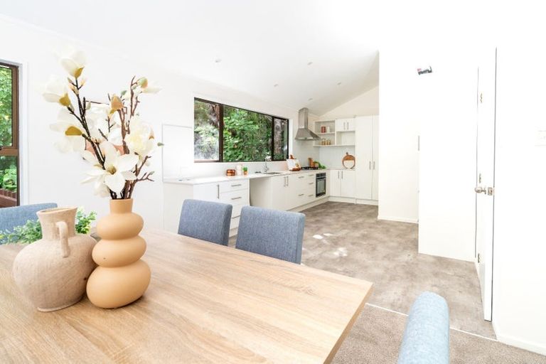 Photo of property in 16 Garden Road, Northland, Wellington, 6012