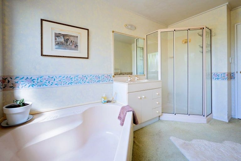 Photo of property in 32 Reeve Drive, Havelock North, 4130