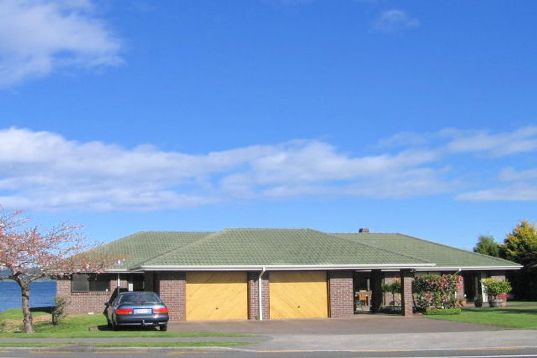 Photo of property in 319 Lake Terrace, Two Mile Bay, Taupo, 3330